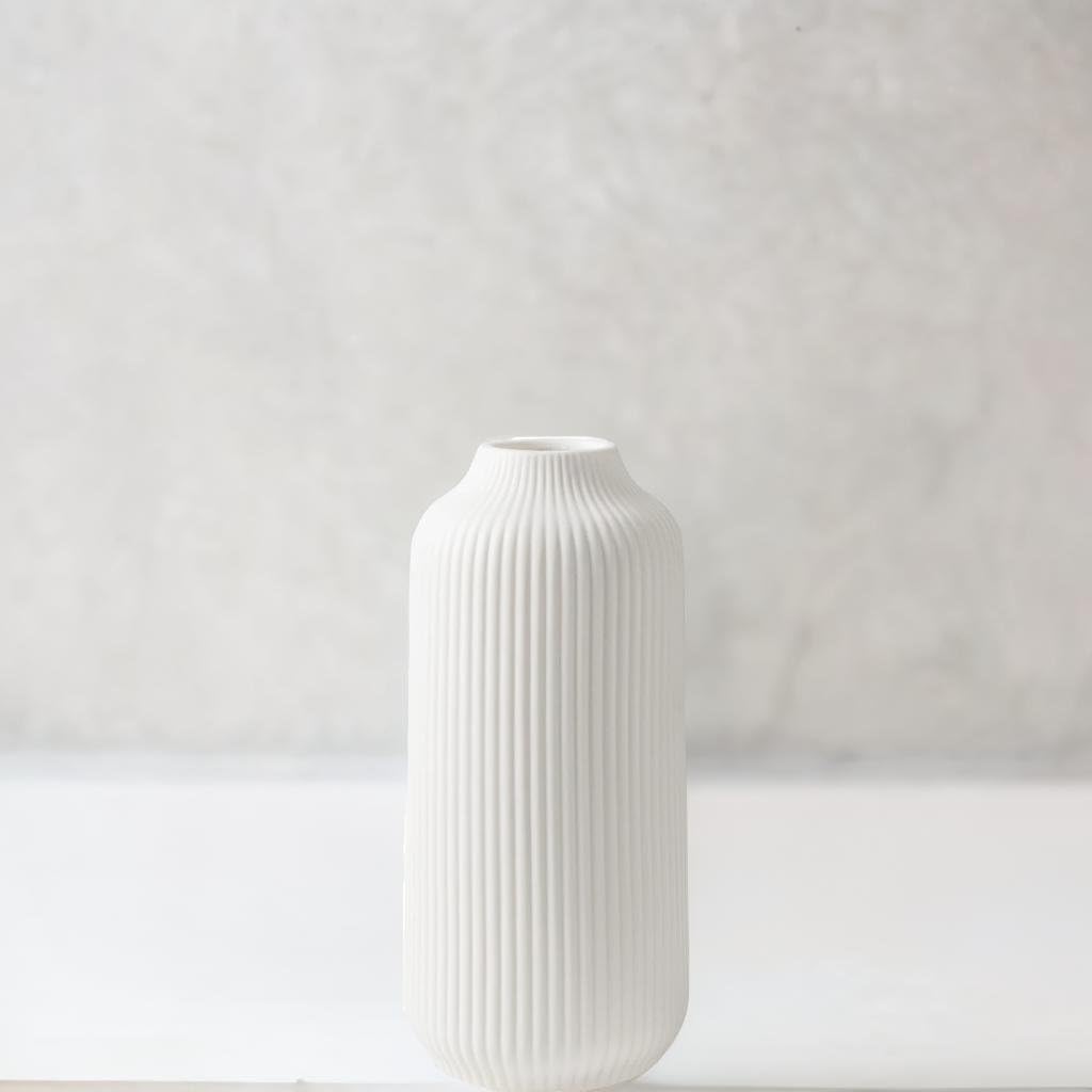 Ceramic Vase in Nordic Style, Deco Vase for Pampas Grass as Boho Deco, Vase White Matt 8 inch for Flowers, Scandinavian Design Home Decoration for Fresh Flowers, Dried Flowers